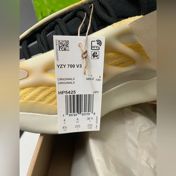 Adidas Yeezy 700 V3 - Picture 4 of 6